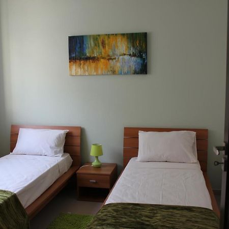 Sunny 2 Bedroom, 2 Bathrooms, Seaside Apt. スリーマ エクステリア 写真